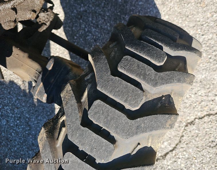 image for item EJ5642 2004 John Deere  4310 MFWD tractor