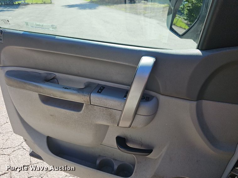 image for item EJ5643 2013 Chevrolet  Silverado 1500 pickup truck