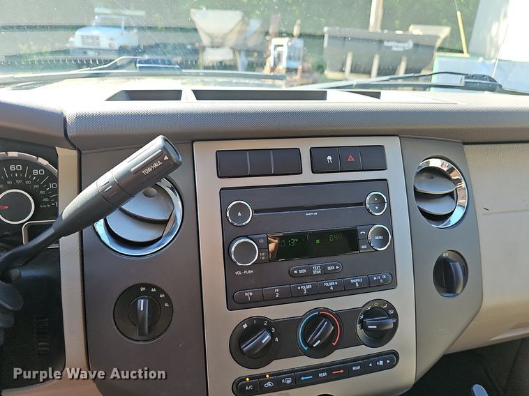 image for item EJ5647 2010 Ford Expedition XLT SUV