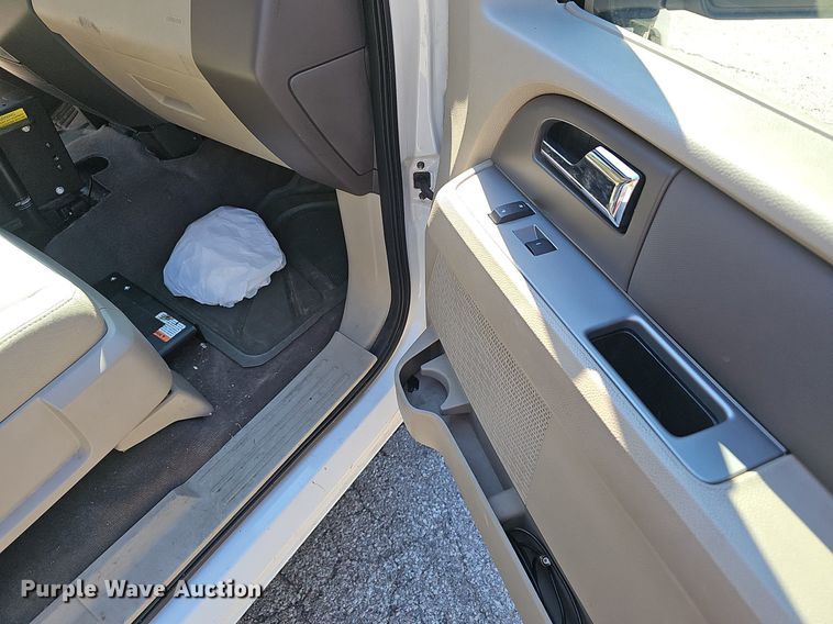 image for item EJ5647 2010 Ford Expedition XLT SUV