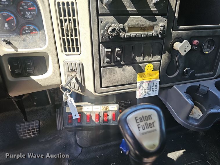 image for item EJ5652 2012 International  WorkStar 7500 truck cab and chassis