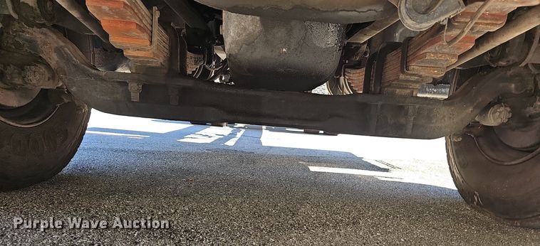 image for item EJ5653 2000 International  2674 truck cab and chassis