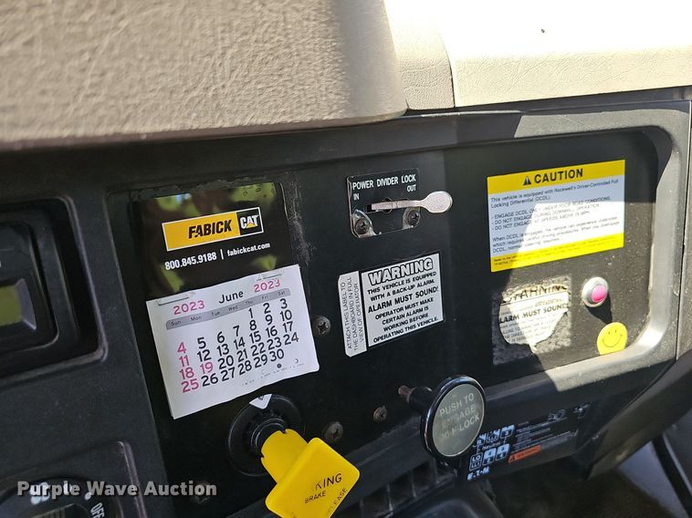 image for item EJ5653 2000 International  2674 truck cab and chassis