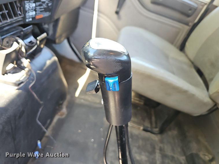 image for item EJ5653 2000 International  2674 truck cab and chassis