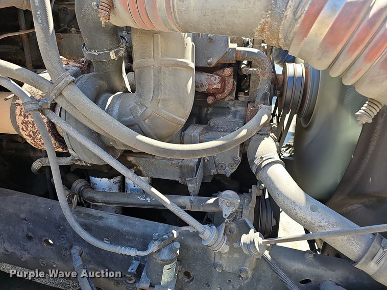 image for item EJ5653 2000 International  2674 truck cab and chassis