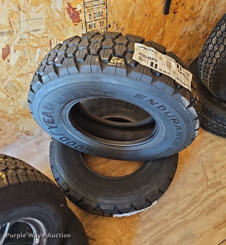 image for item EJ5657 (35) tires 