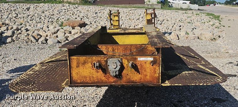 image for item EJ5664 1975 Transport Trailers  CR36XF equipment trailer