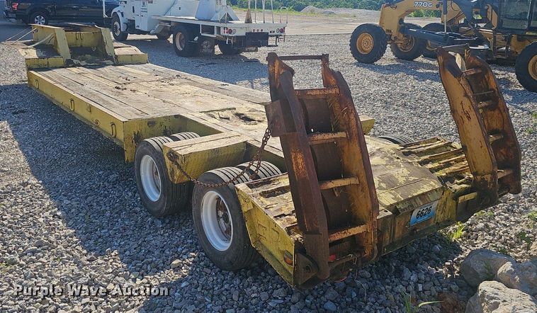 image for item EJ5664 1975 Transport Trailers  CR36XF equipment trailer