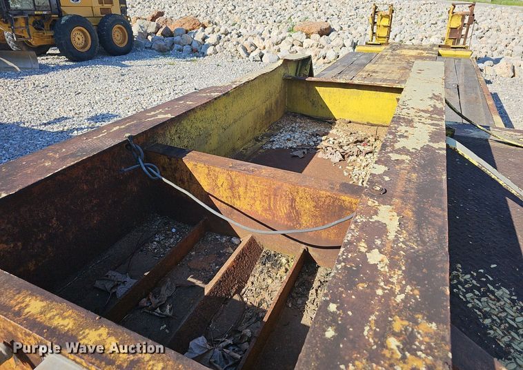 image for item EJ5664 1975 Transport Trailers  CR36XF equipment trailer