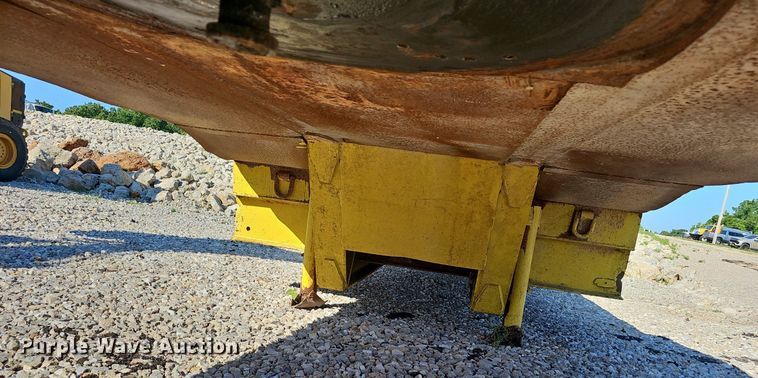 image for item EJ5664 1975 Transport Trailers  CR36XF equipment trailer