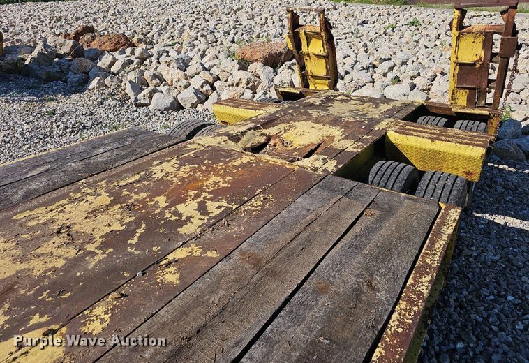 image for item EJ5664 1975 Transport Trailers  CR36XF equipment trailer