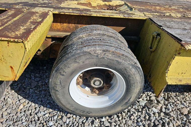 image for item EJ5664 1975 Transport Trailers  CR36XF equipment trailer