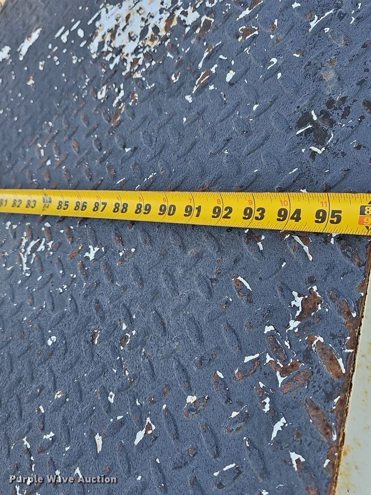 image for item EJ5665 2004 International  4300 bucket truck