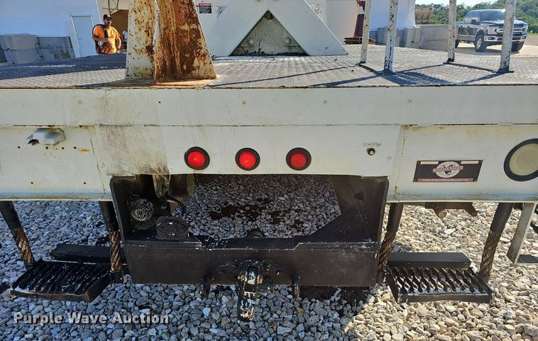 image for item EJ5665 2004 International  4300 bucket truck