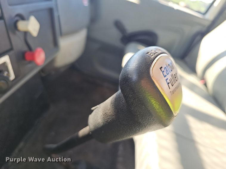 image for item EJ5665 2004 International  4300 bucket truck