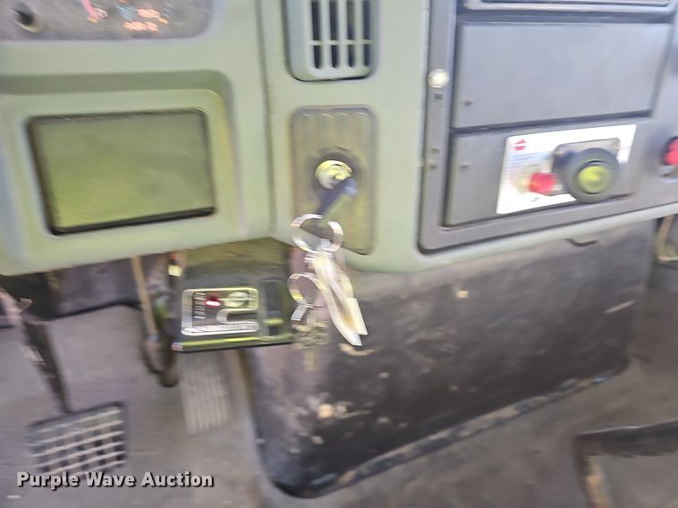 image for item EJ5665 2004 International  4300 bucket truck