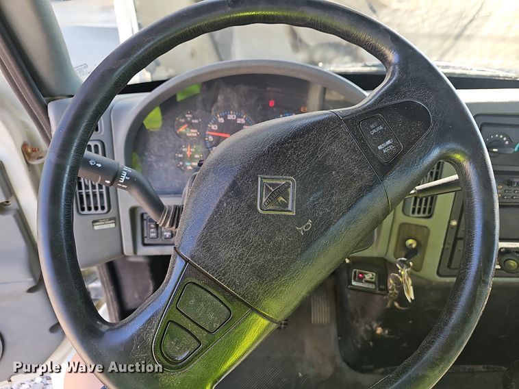 image for item EJ5665 2004 International  4300 bucket truck