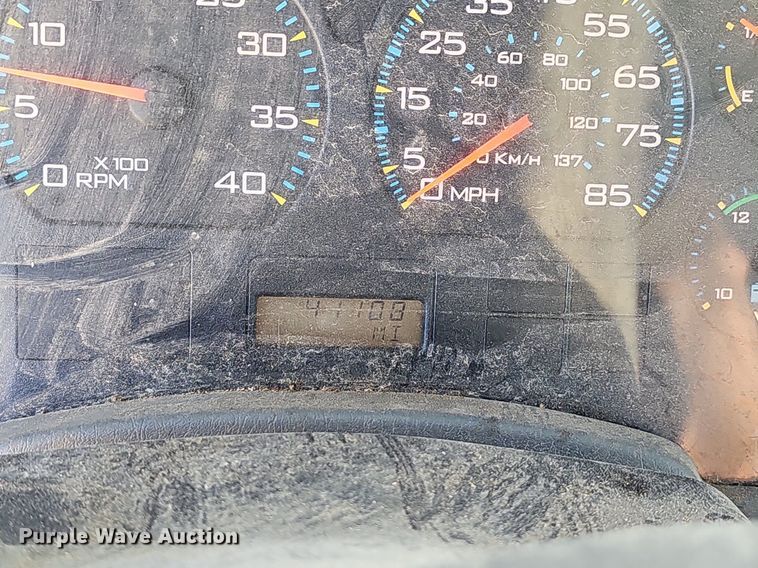 image for item EJ5665 2004 International  4300 bucket truck