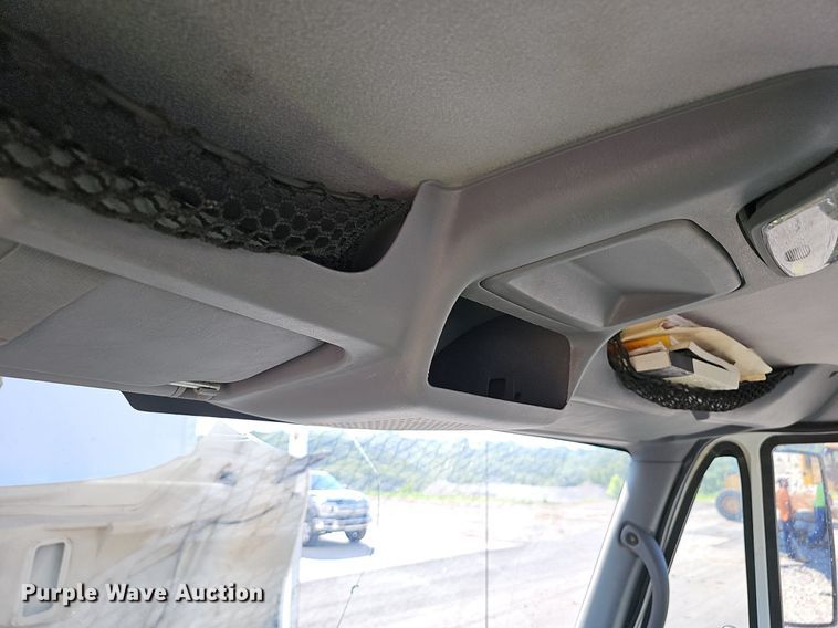 image for item EJ5665 2004 International  4300 bucket truck