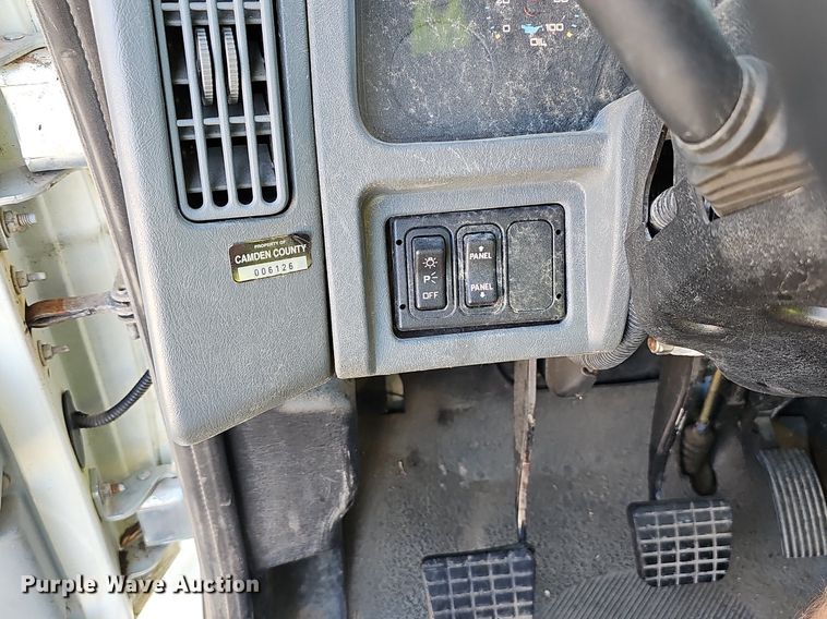 image for item EJ5665 2004 International  4300 bucket truck