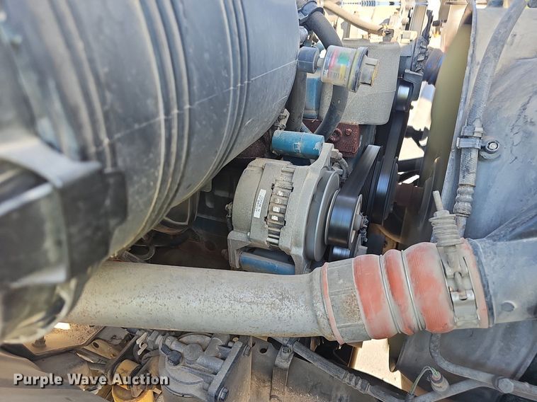 image for item EJ5665 2004 International  4300 bucket truck