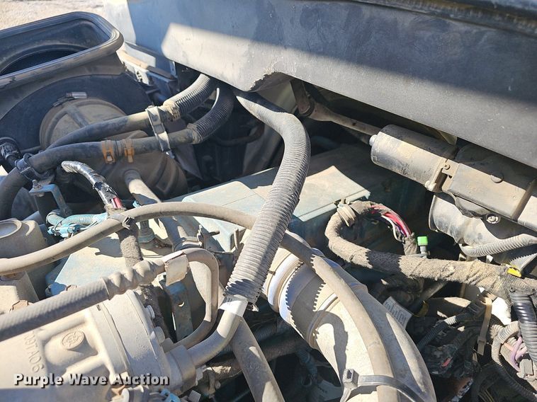 image for item EJ5665 2004 International  4300 bucket truck