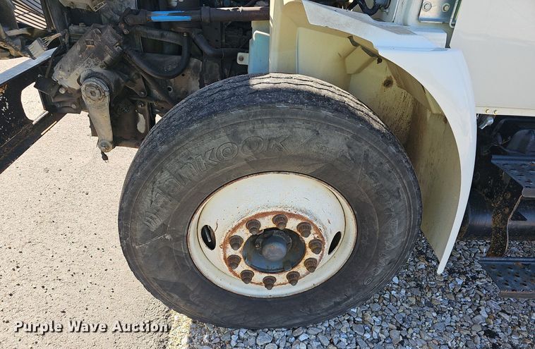 image for item EJ5665 2004 International  4300 bucket truck