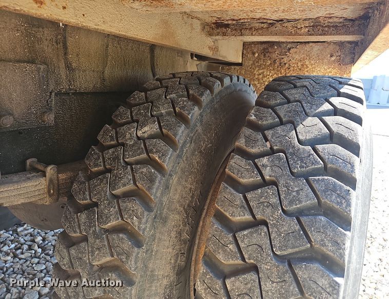 image for item EJ5665 2004 International  4300 bucket truck