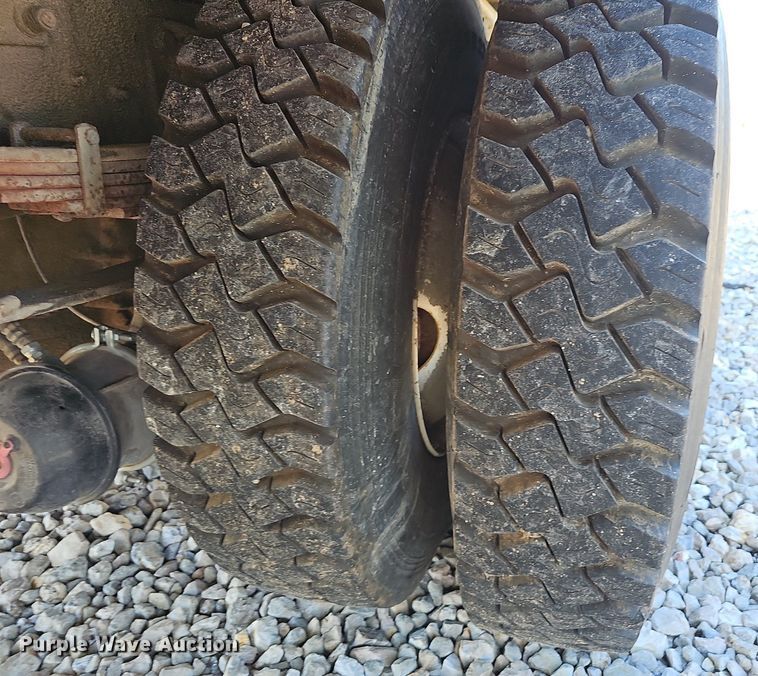 image for item EJ5665 2004 International  4300 bucket truck