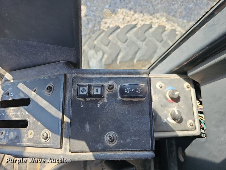 image for item EJ5666 2009 John Deere 770G motor grader