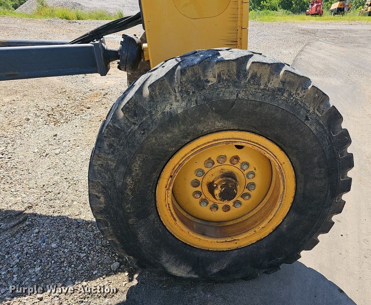 image for item EJ5666 2009 John Deere 770G motor grader