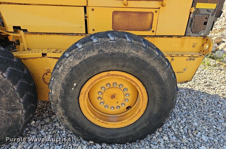 image for item EJ5666 2009 John Deere 770G motor grader