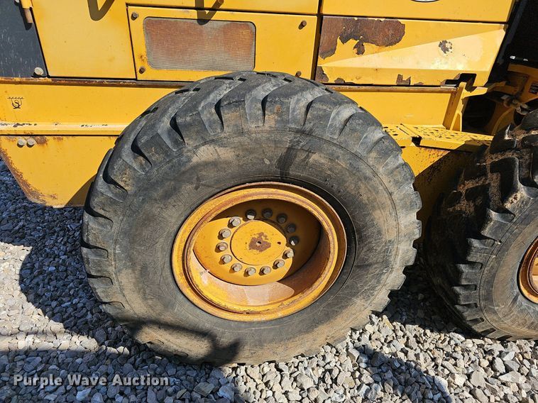 image for item EJ5666 2009 John Deere 770G motor grader