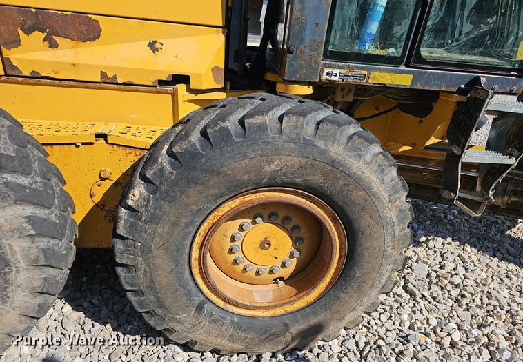 image for item EJ5666 2009 John Deere 770G motor grader