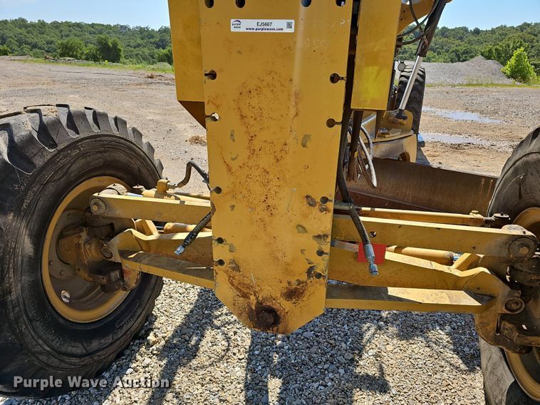 image for item EJ5667 2011 Caterpillar  140M2 motor grader