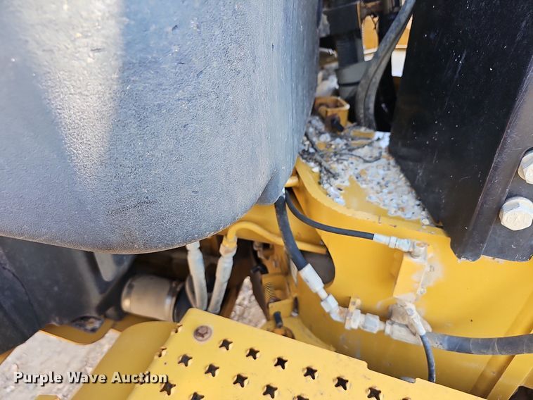 image for item EJ5667 2011 Caterpillar  140M2 motor grader