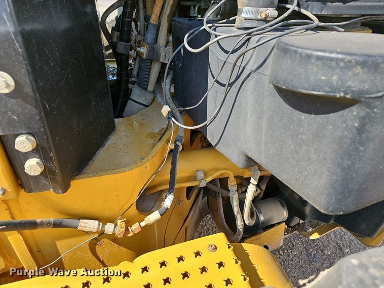 image for item EJ5667 2011 Caterpillar  140M2 motor grader