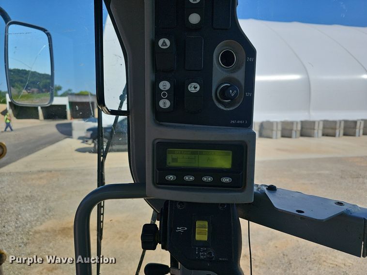 image for item EJ5667 2011 Caterpillar  140M2 motor grader