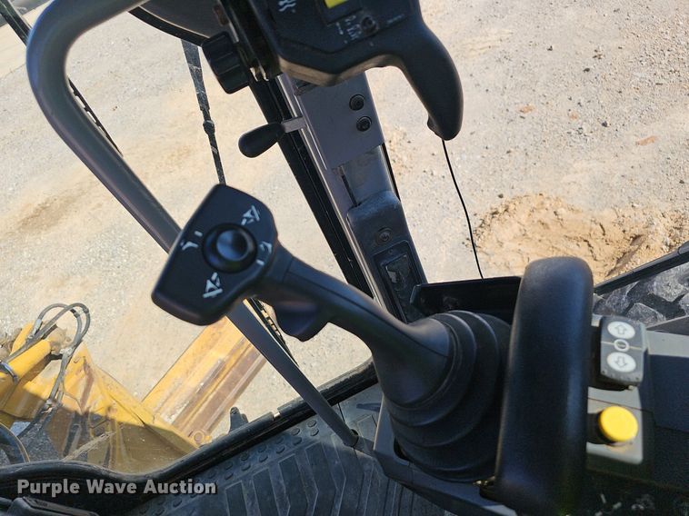 image for item EJ5667 2011 Caterpillar  140M2 motor grader