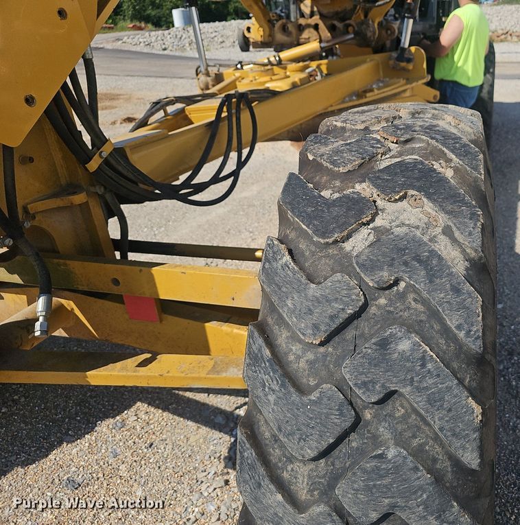 image for item EJ5667 2011 Caterpillar  140M2 motor grader