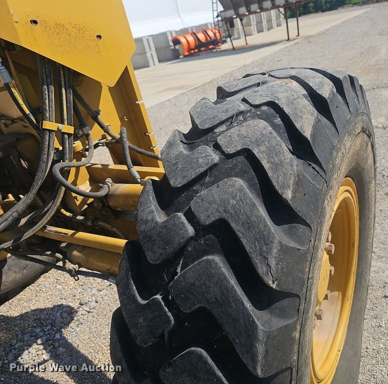 image for item EJ5667 2011 Caterpillar  140M2 motor grader