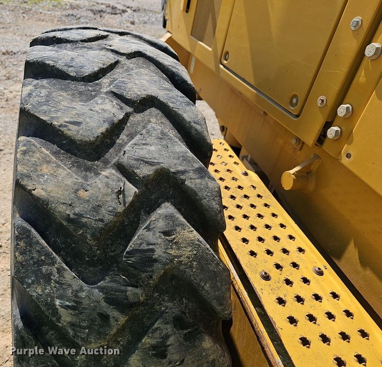 image for item EJ5667 2011 Caterpillar  140M2 motor grader