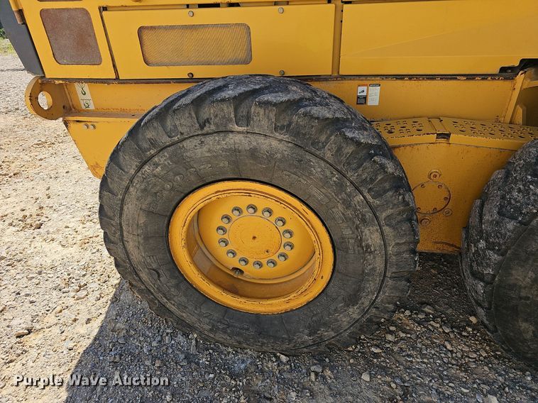 image for item EJ5668 2012 John Deere  770G motor grader