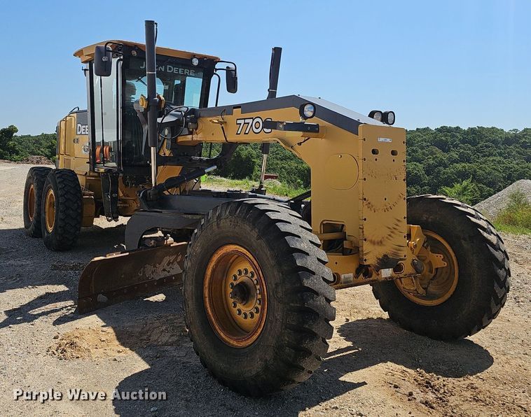 image for item EJ5669 2010 John Deere  770G motor grader