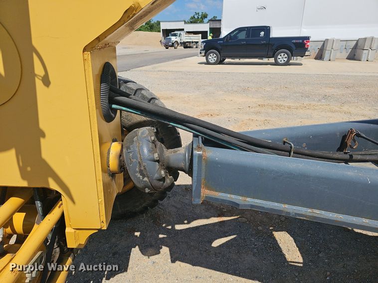 image for item EJ5669 2010 John Deere  770G motor grader