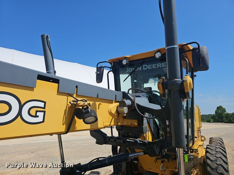 image for item EJ5669 2010 John Deere  770G motor grader