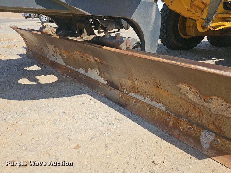 image for item EJ5669 2010 John Deere  770G motor grader