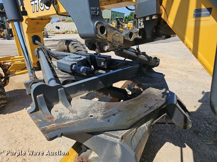 image for item EJ5669 2010 John Deere  770G motor grader
