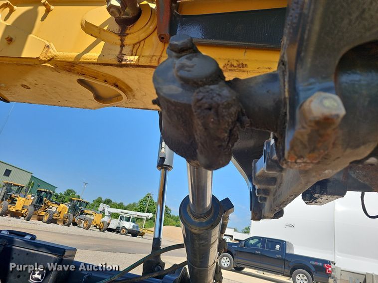 image for item EJ5669 2010 John Deere  770G motor grader