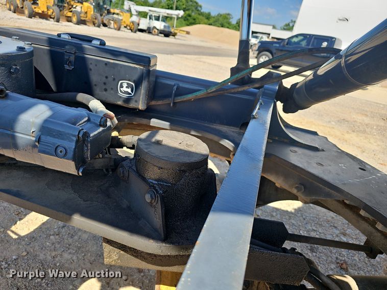 image for item EJ5669 2010 John Deere  770G motor grader